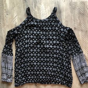 Off the should black and white top
